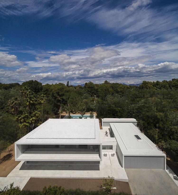 Remodelar la historia de un hogar en el bosque